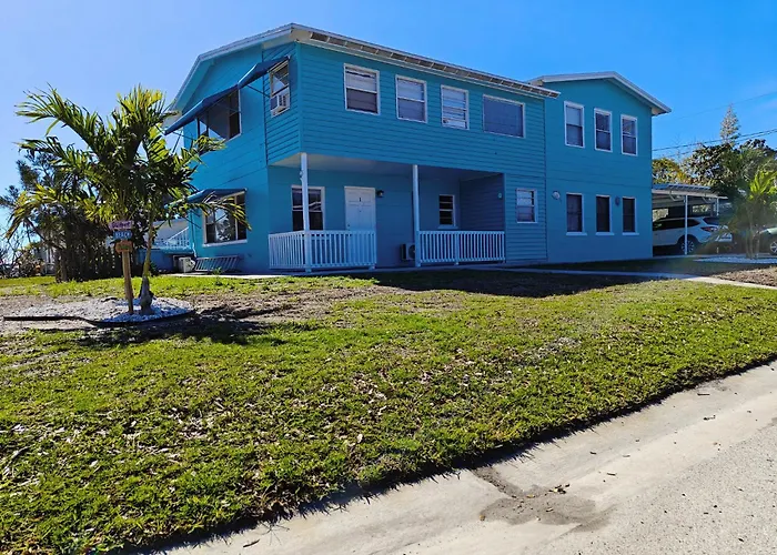 Lovely Vacation Home 1 Block From Beach & Downtown Gulfport
