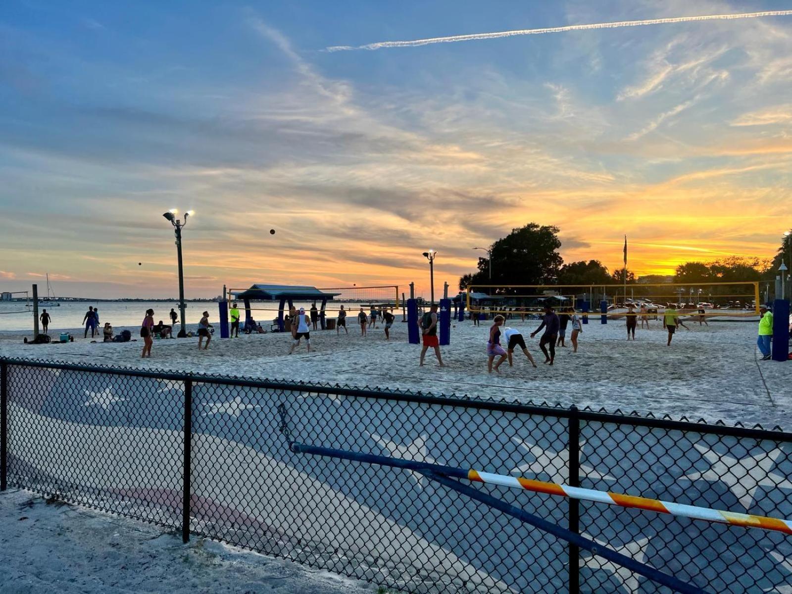 Lovely Vacation 1 Block From & Downtown Gulfport