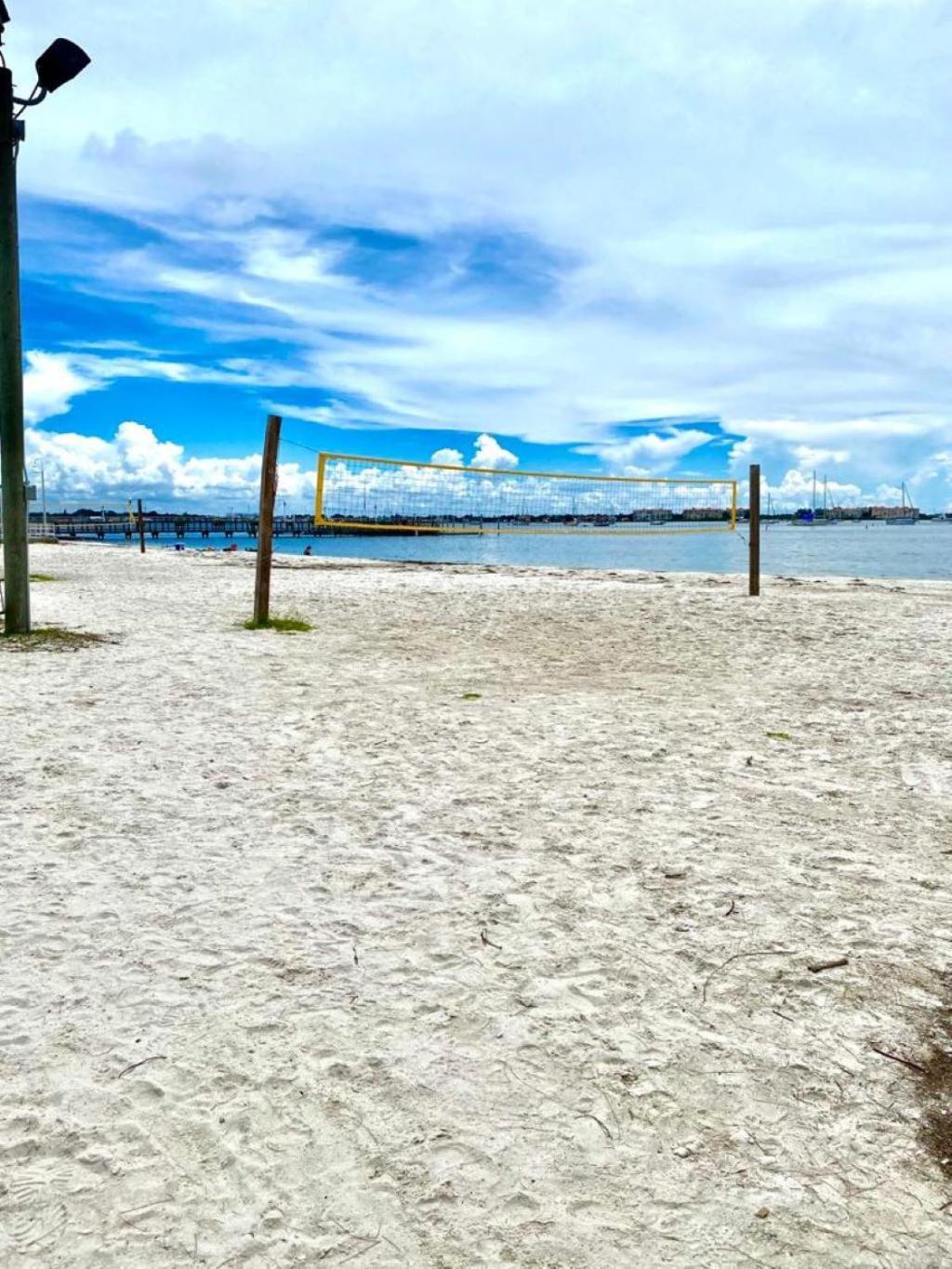 Lovely Vacation 1 Block From & Downtown Gulfport St. Petersburg