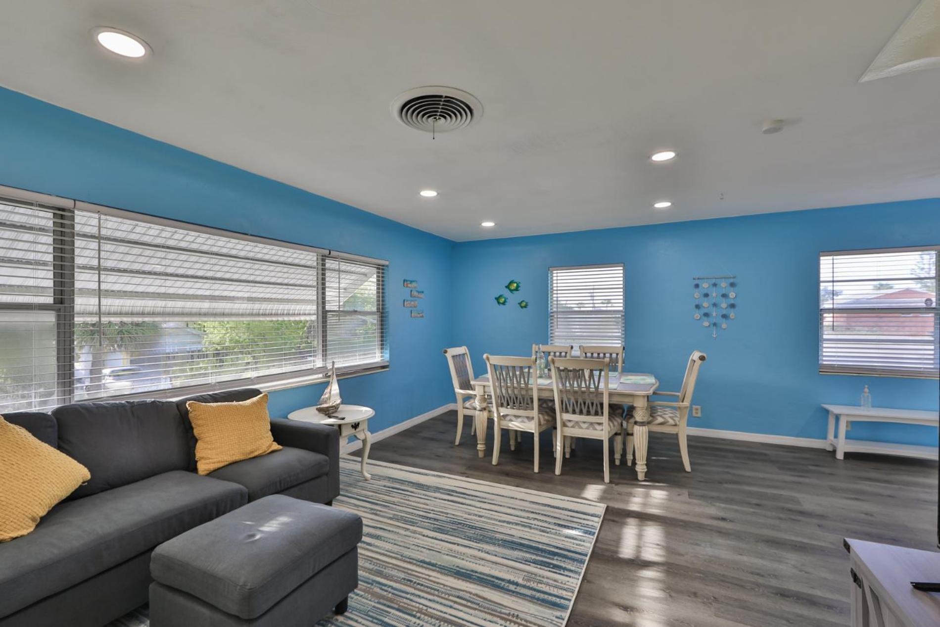 Lovely Vacation 1 Block From & Downtown Gulfport * St. Petersburg