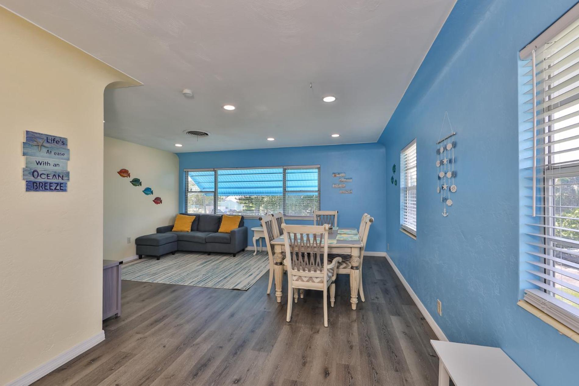 Lovely Vacation 1 Block From & Downtown Gulfport Appartement